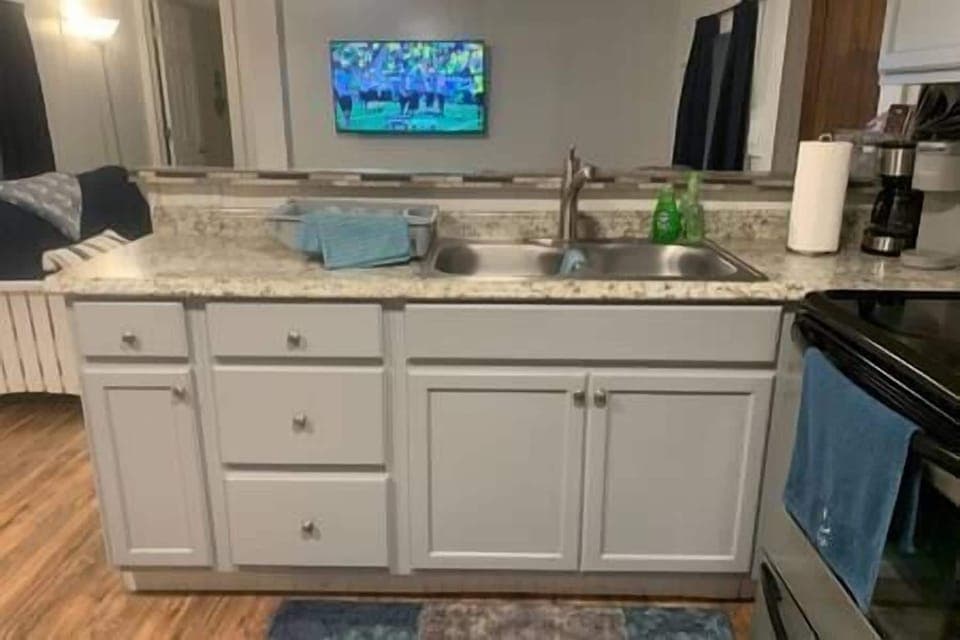 Full kitchen well equipped