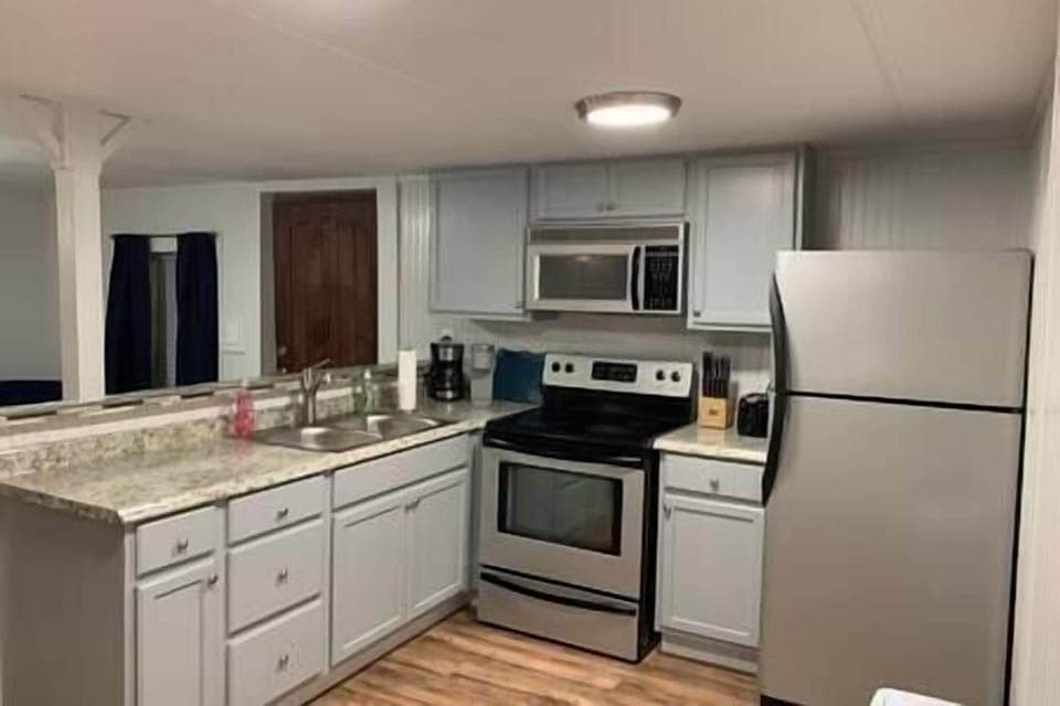Full kitchen 