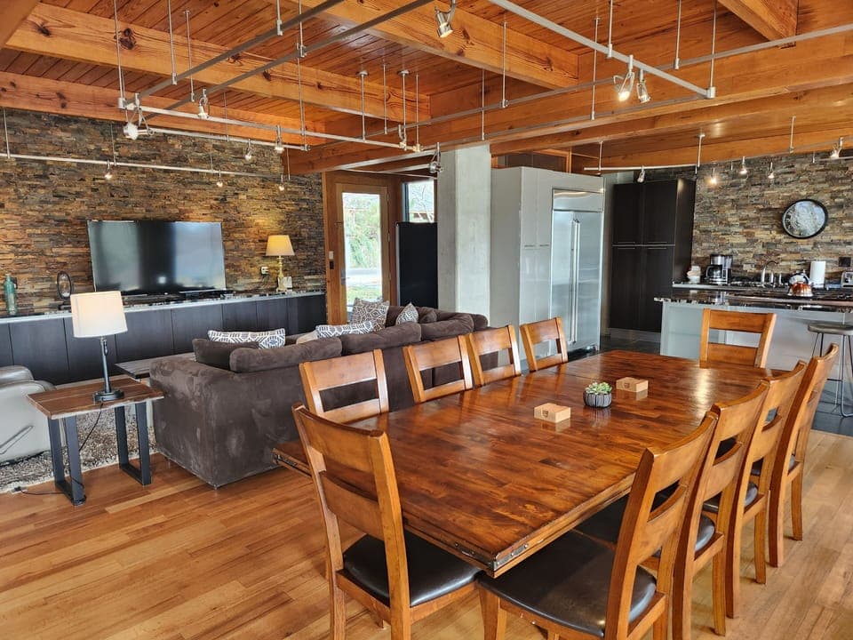 Dining Room | Seats 10