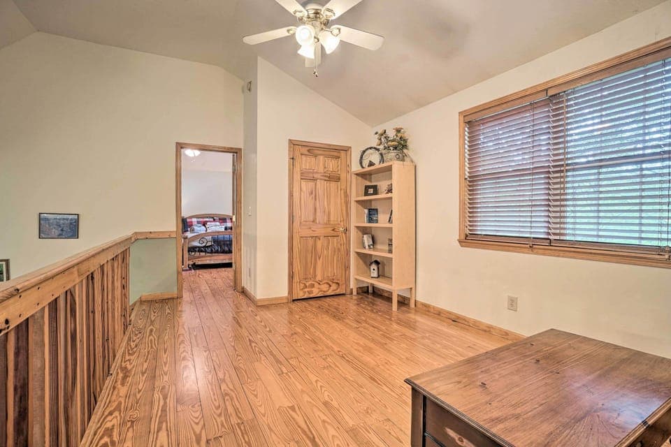 Ceiling fans and air conditioning will keep you cool during the summer.
