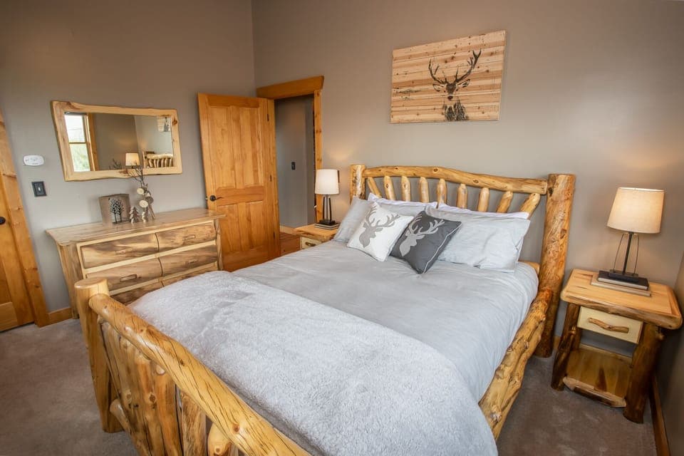 Warm and Cozy Upper Queen Bedroom