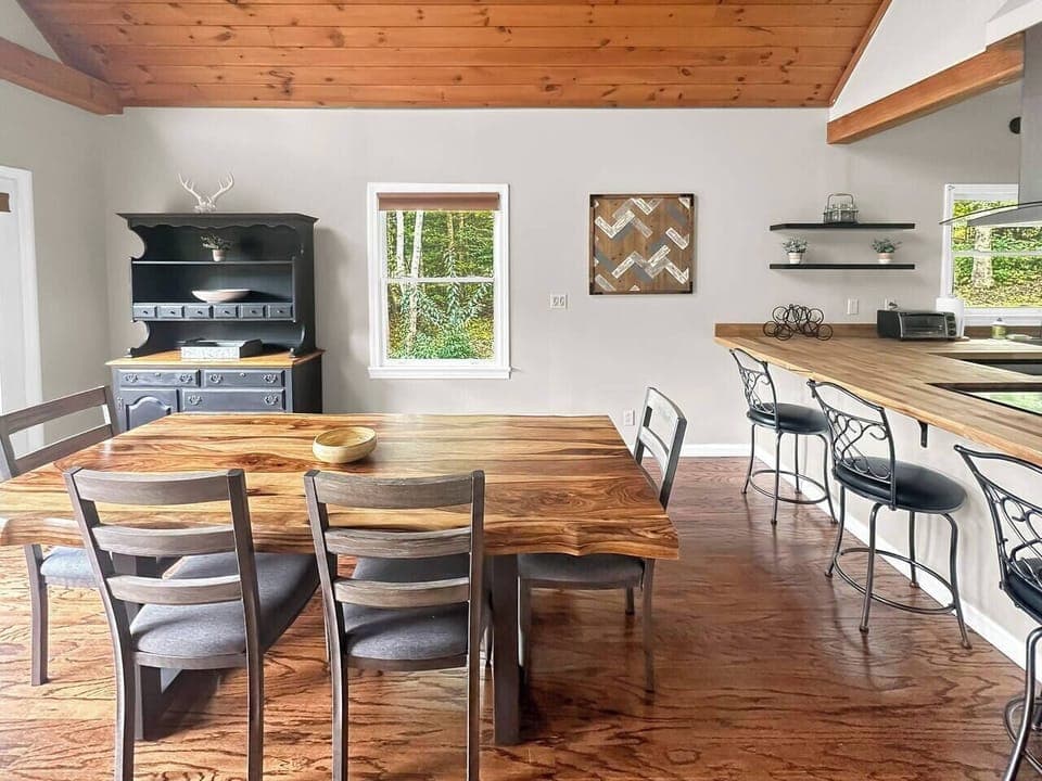 Dining Area (1)