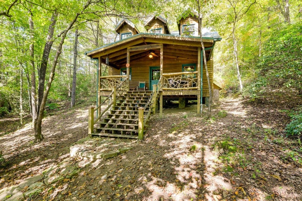 Balsam Grove Vacation Rental | 2BR | 1BA | 1,000 Sq Ft | Stairs Required