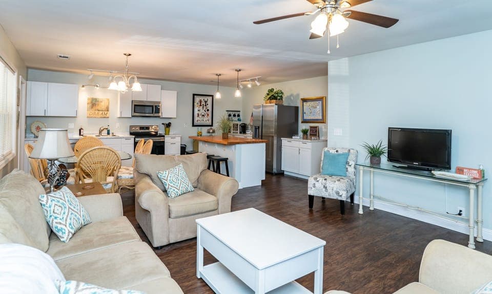 Open floor plan - great for socializing!