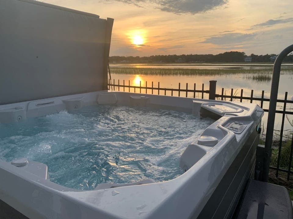Outdoor spa tub