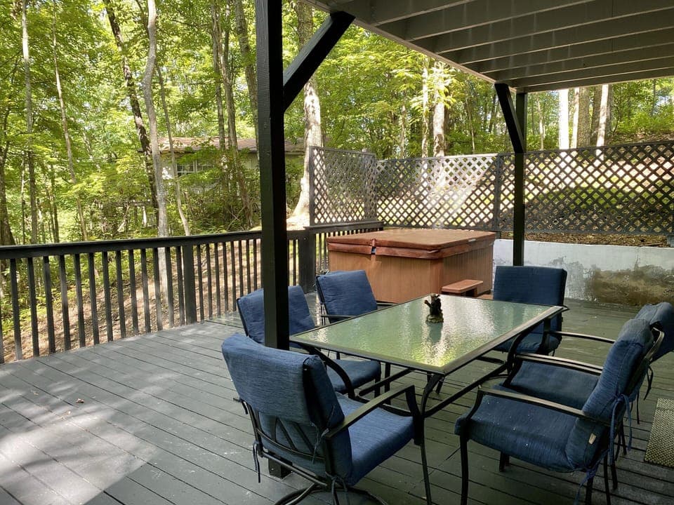 Oversized deck with comfortable dining set… Dine inside or outside! Your choice!