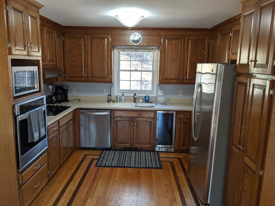 Kitchen : matching oven, microwave, fridge, and beverage cooler 