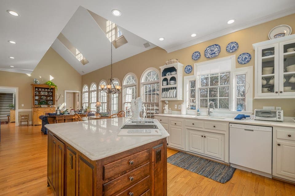 Fully equipped kitchen