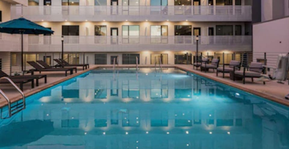 Pool (seasonal)