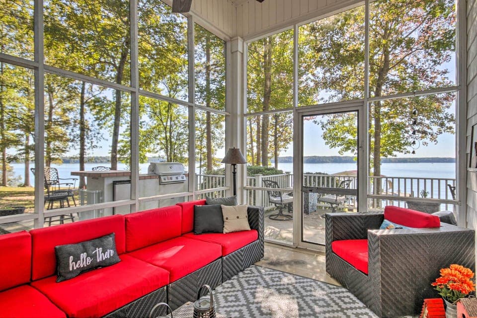 Cross Hill Vacation Rental | 3BR | 3BA | 1,827 Sq Ft