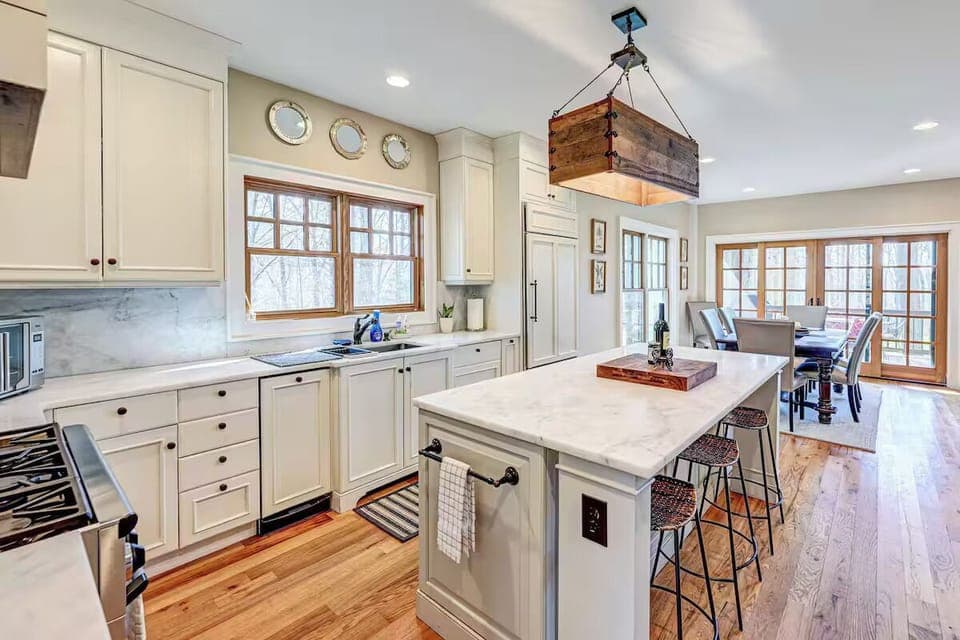 Main Kitchen | Dishwasher | Gourmet Cookware