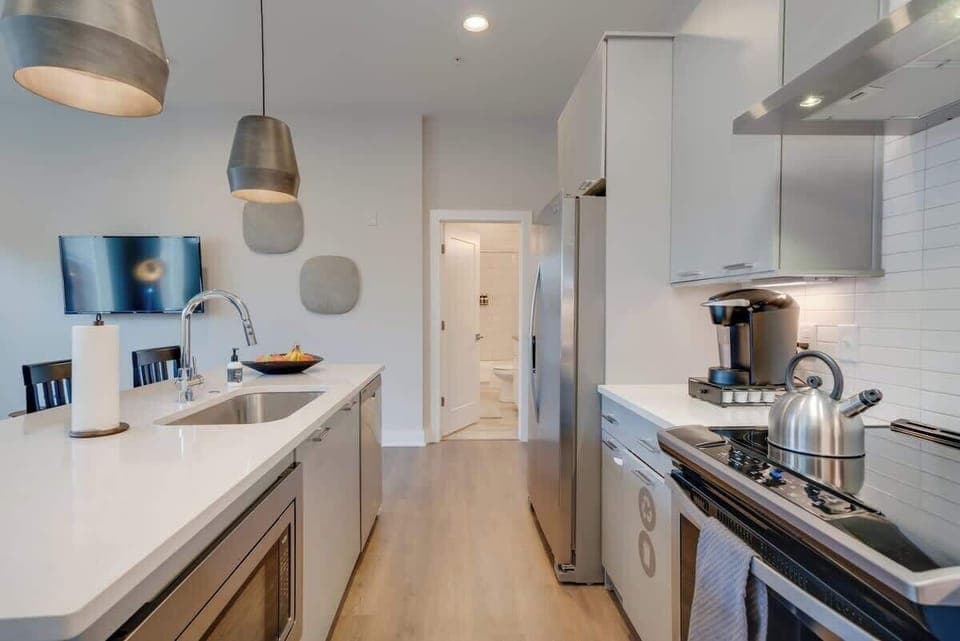 Full kitchen