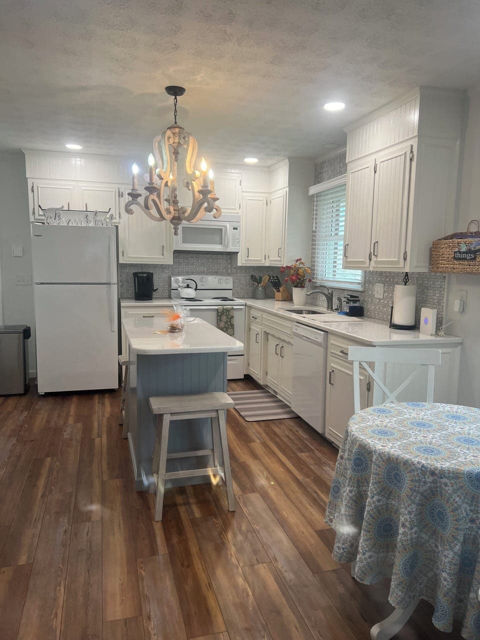 Full kitchen 