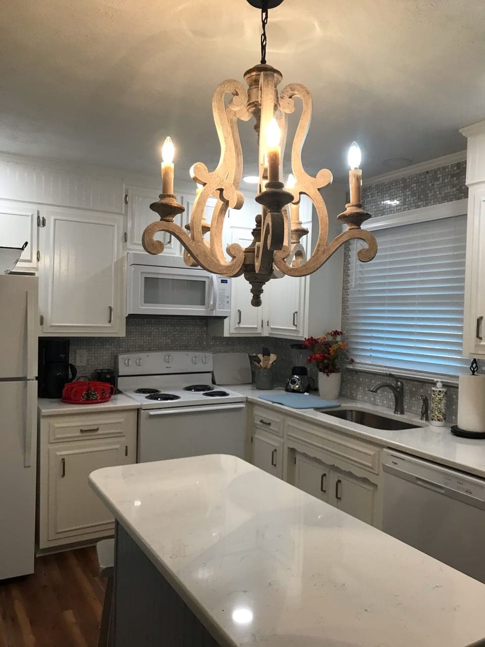 Full kitchen 