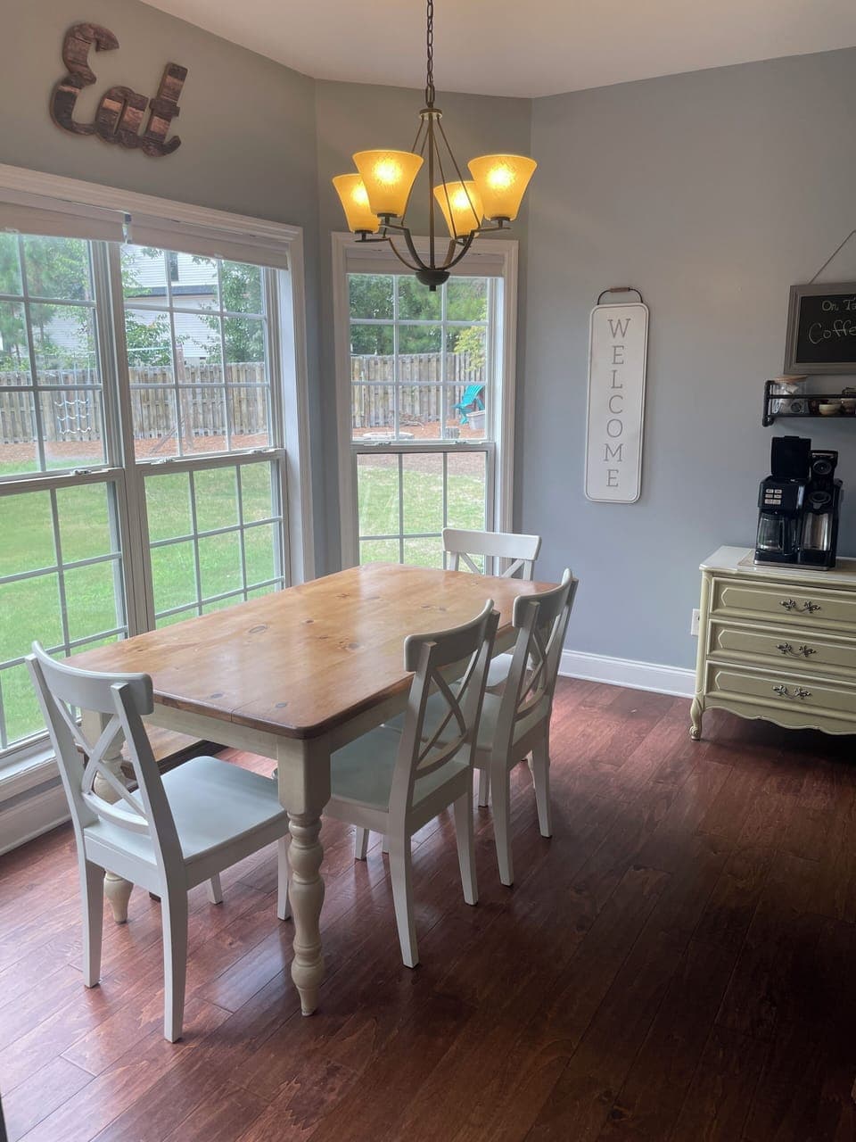 Eat-in kitchen 