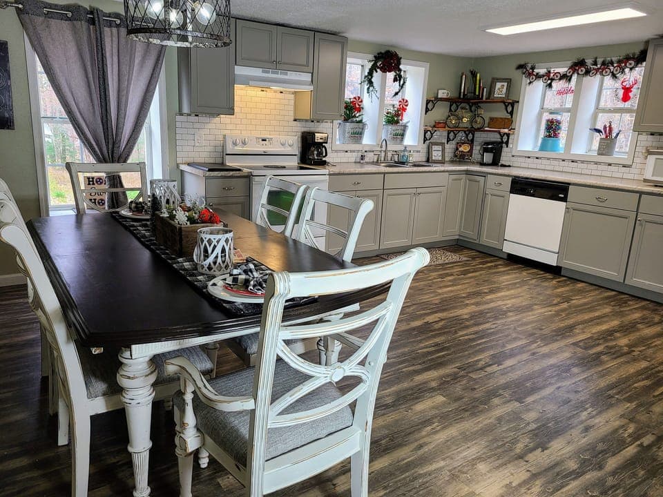 Kitchen/Dining Area