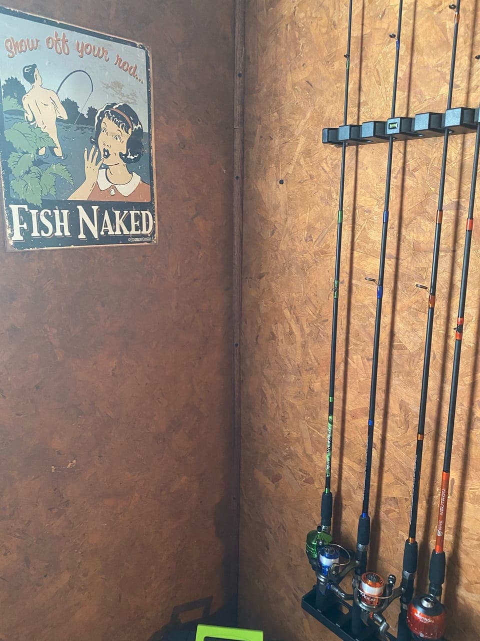 Walking distance to the duck River. Grab fishing pass and bait on Riverside dr.