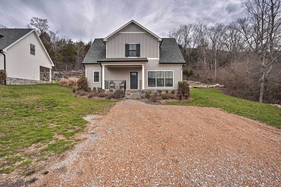 Chattanooga Vacation Rental | 2 Story Home | 4BR | 2.5BA | 1,565 Sq Ft