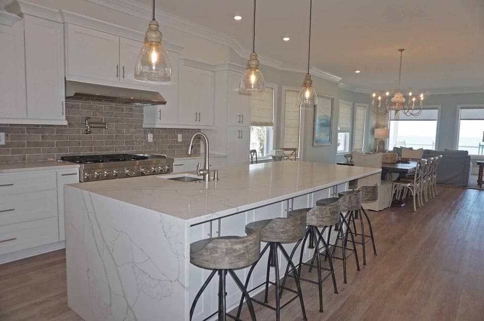 Breakfast Bar & Kitchen