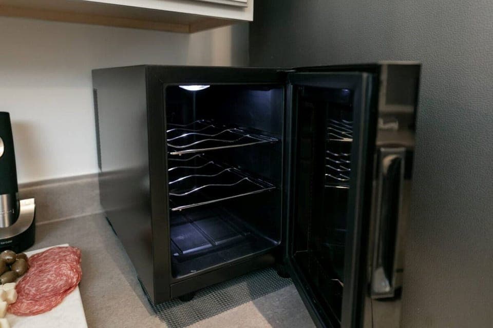 6 Bottle wine cooler 