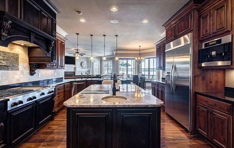 CHEF'S KITCHEN