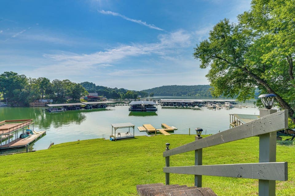 Kingsport Vacation Rental | 2BR | 1.5BA | 2 Stories | 1,300 Sq Ft
