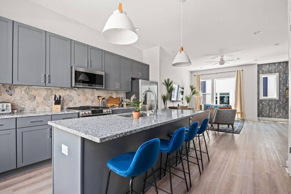 Who is cooking?  Fully stocked chef's kitchen with upgrades