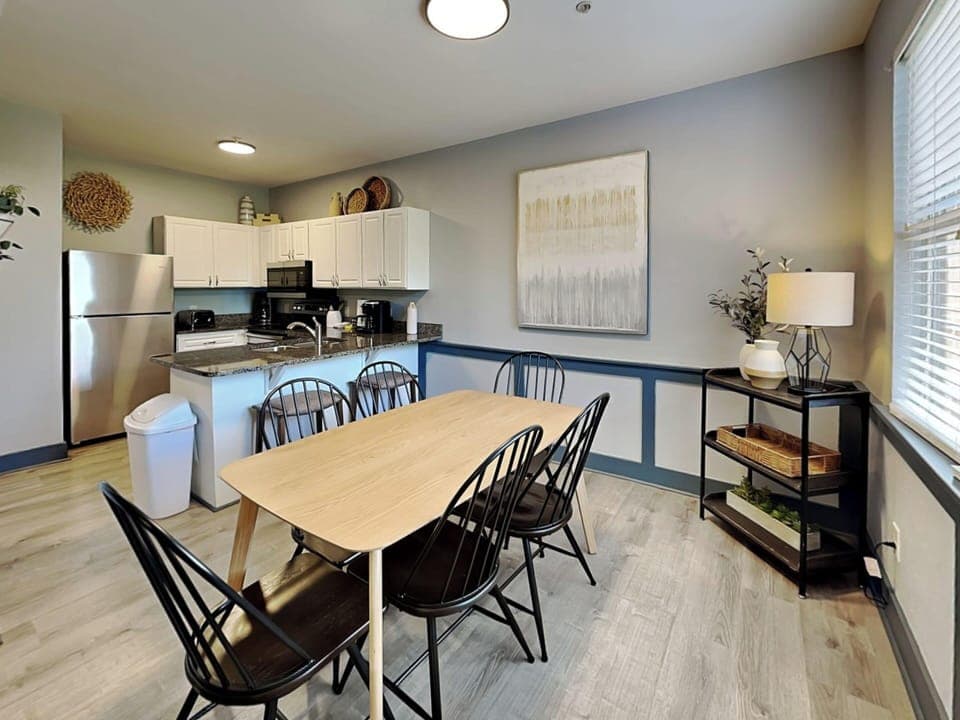 Dining Area, Breakfast Bar and Kitchen Area