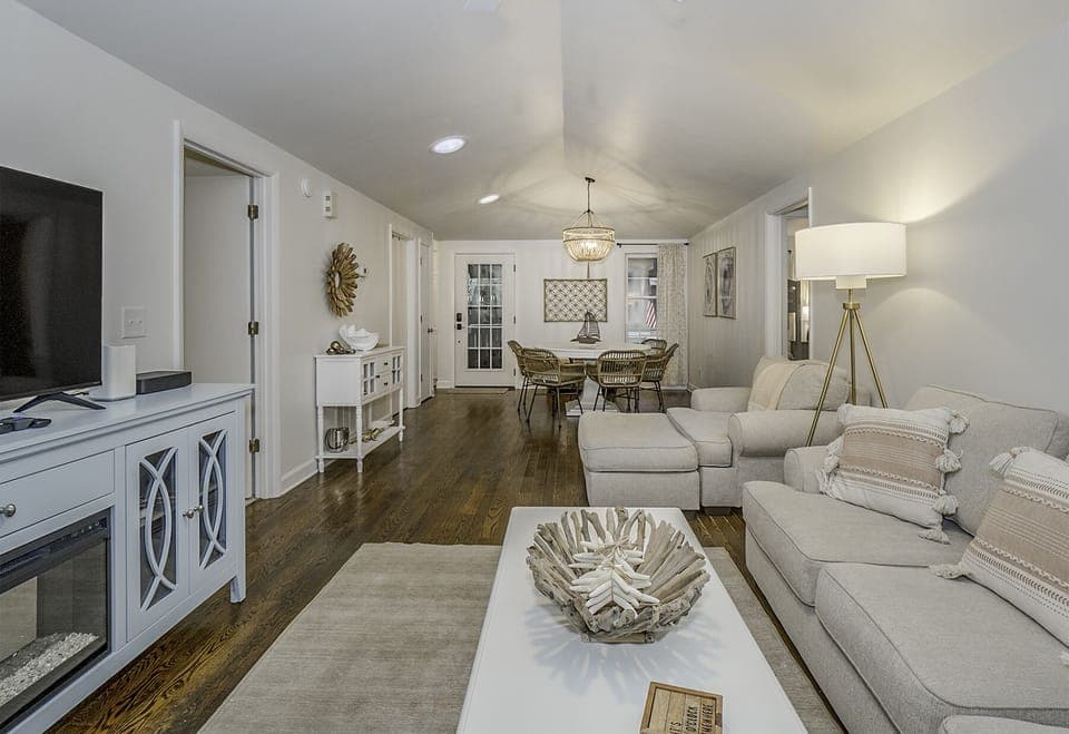 Welcome to 1129 Summerwind Cottage.  A large bright great room combines your living and dining area into one.