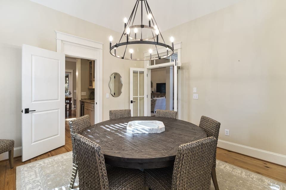 Dining Room - Seats 8 Guests
