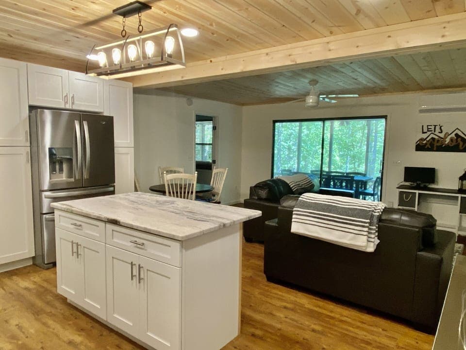 Kitchen island 