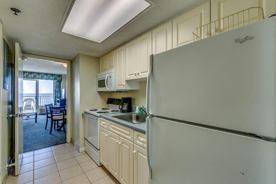 Full kitchen for cooking meals 