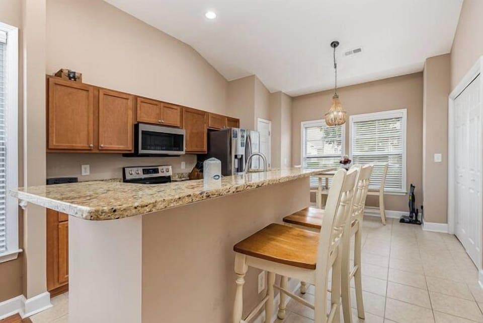 Bar/Kitchen Area