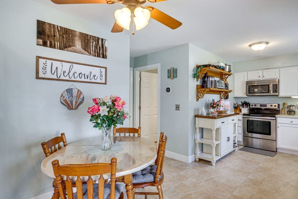 Dining Area | Dishware/Flatware