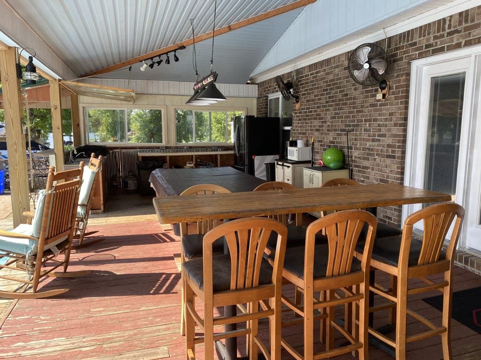 Outdoor dining