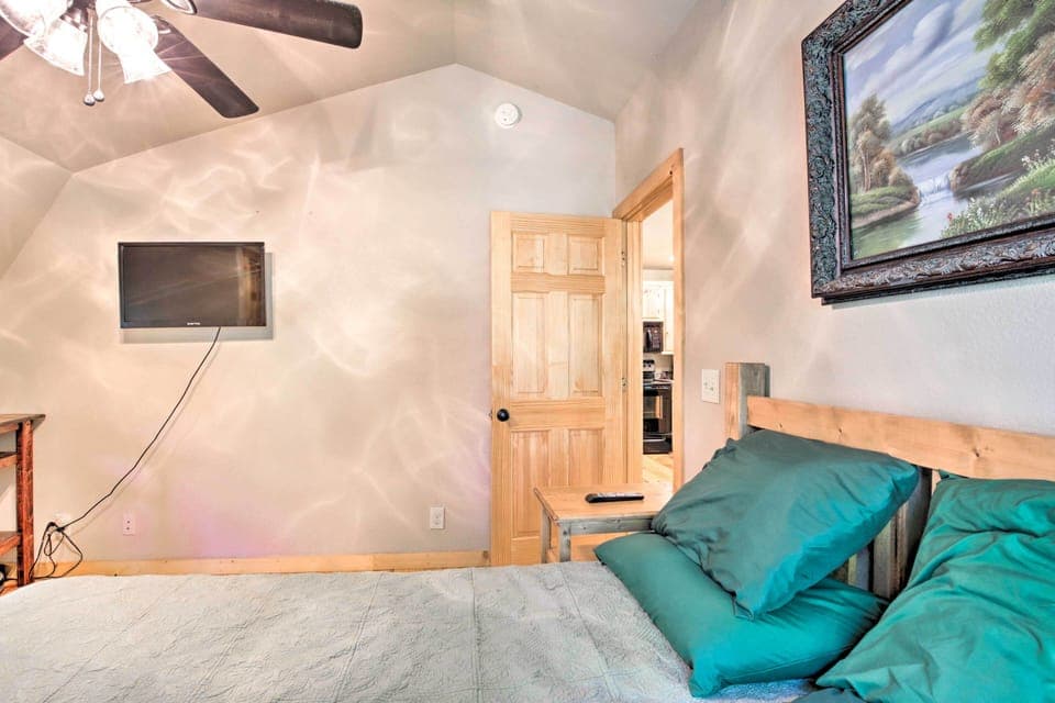 Bedroom | Smart TV