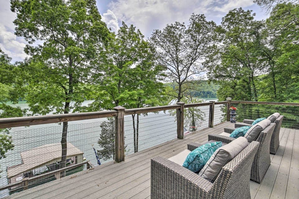 Caryville Vacation Rental | 4BR | 3.5BA | 2-Story House | 3,200 Sq Ft