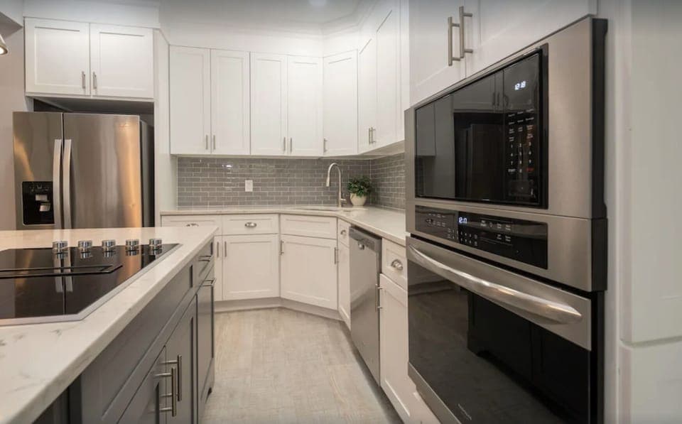 Stainless steel appliances - Wonderful for those who love to cook!