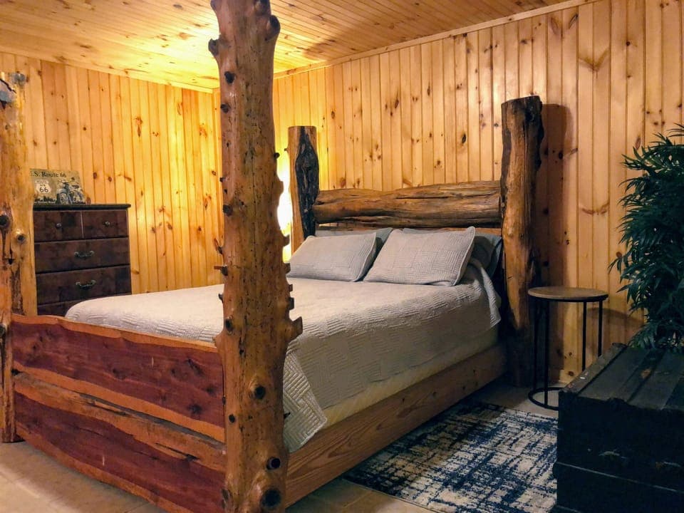 Twisted Vines Cabin