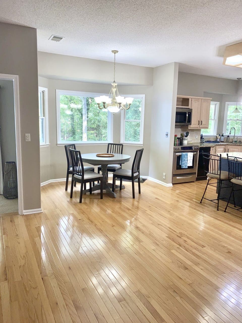 Plenty of dining with the breakfast nook