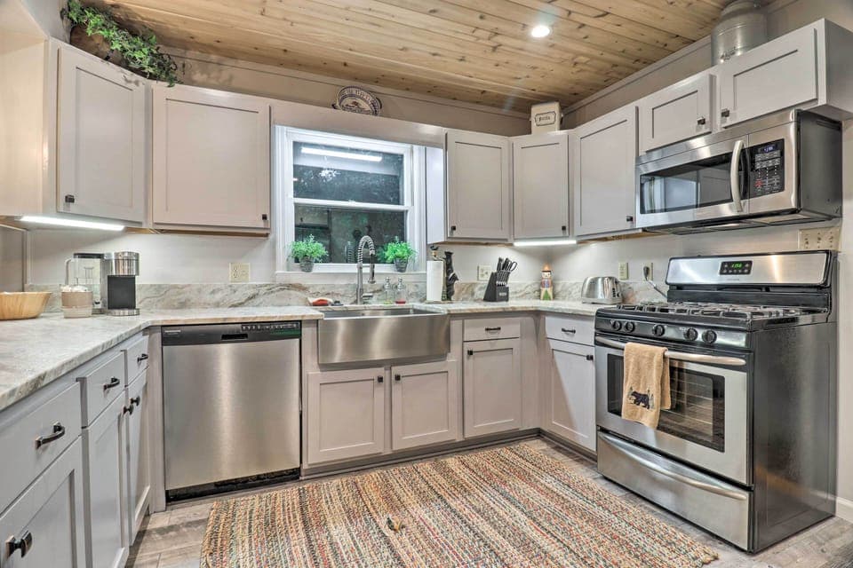 Fully Equipped Kitchen | Crock-Pot | Dishware & Glassware