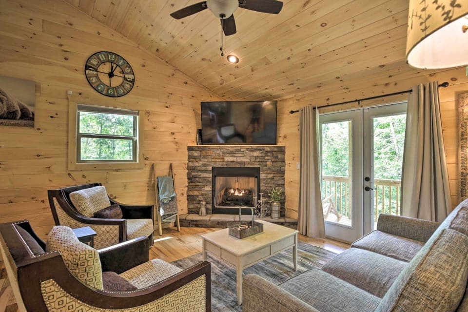 Murphy Vacation Rental | 2BR | 2BA | Stairs Required | 920 Sq Ft