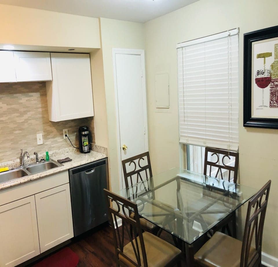 Eat in kitchen!