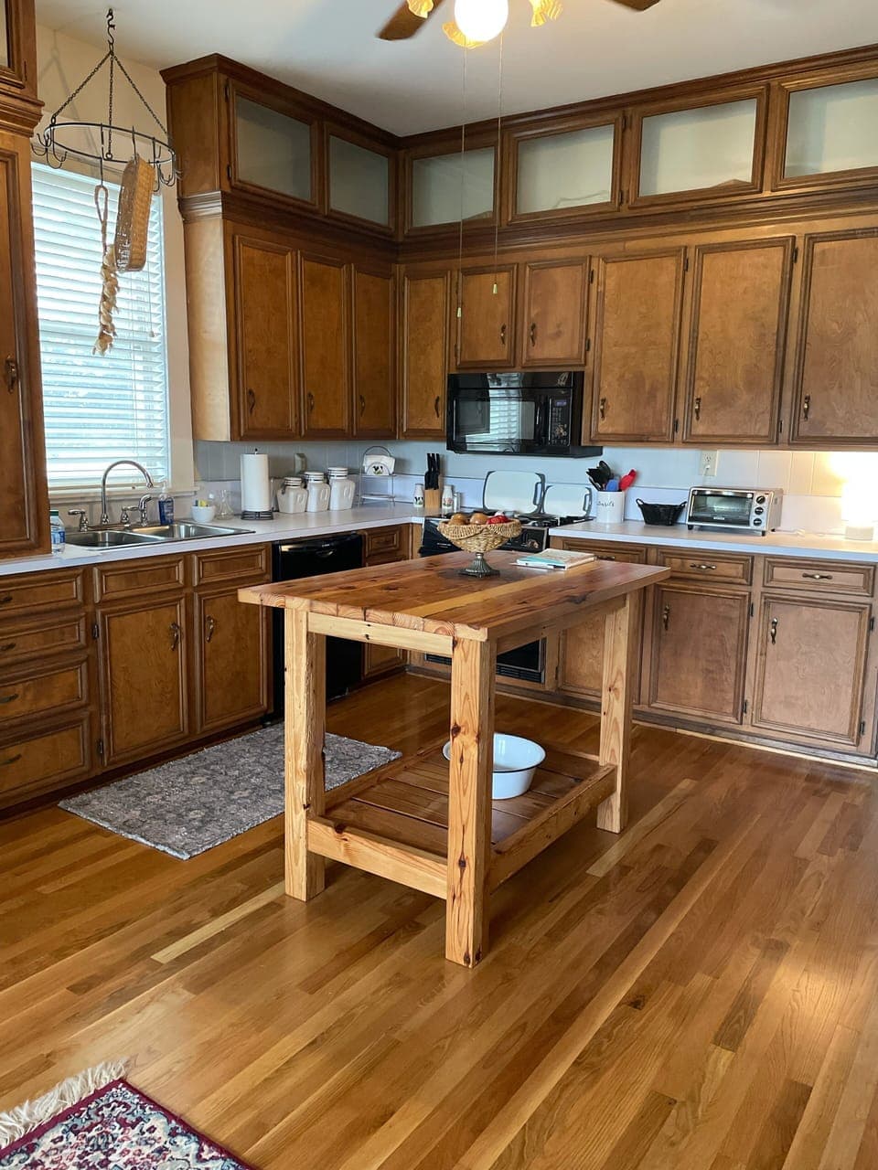 BarnWood Island-Kitchen 