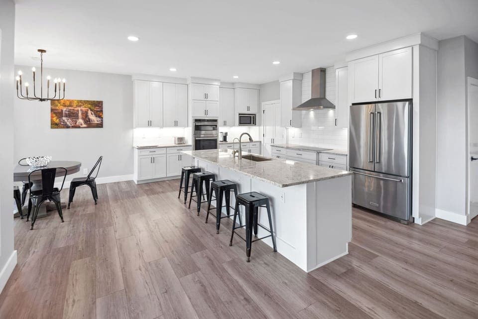 Open floor plan, room for many people 