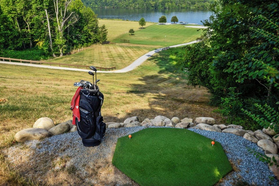 Golf hole 150 yards to the green