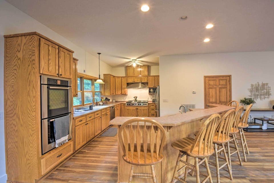 Fully Equipped Kitchen | Cooking Basics Provided | Dishware & Flatware Provided
