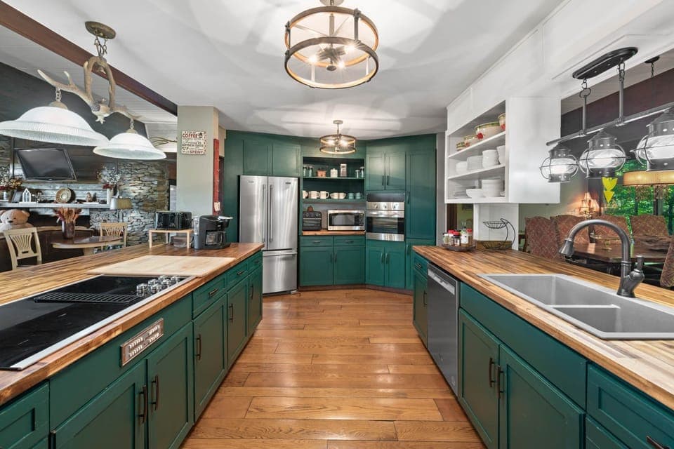 Open kitchen with plenty of cabinet now has double oven