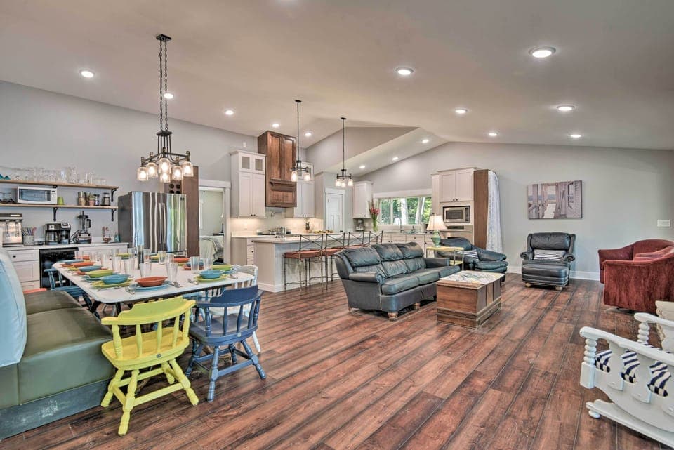 Living Area | Dining Area