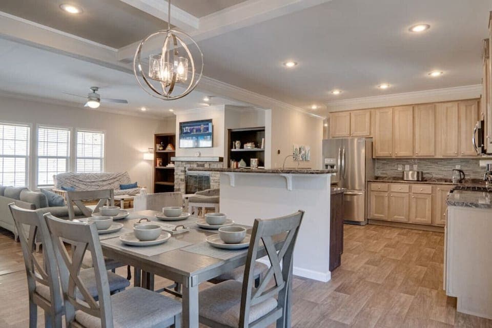Room for 6 at the table and 4 more at at bar. The open concept makes this space great for families.